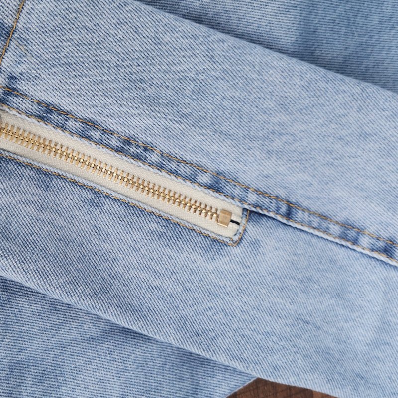 Blusa vaquera elegante con pajarita