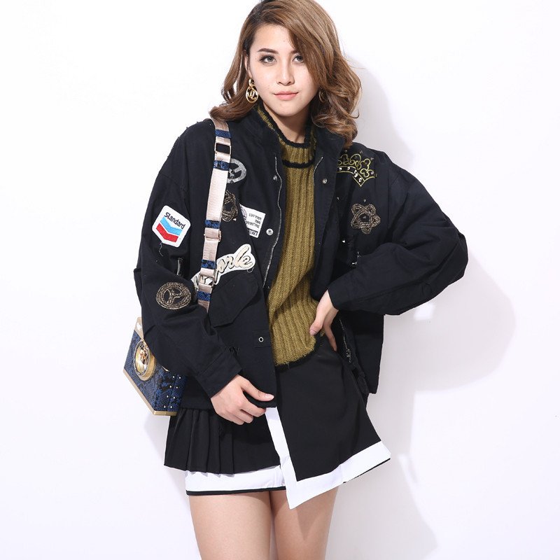 Urban Edge: chaqueta bomber con insignia bordada 