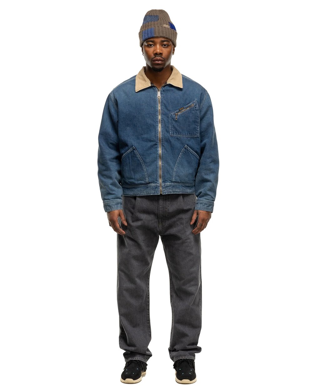 Veste en jean personnalisable au design distinctif 