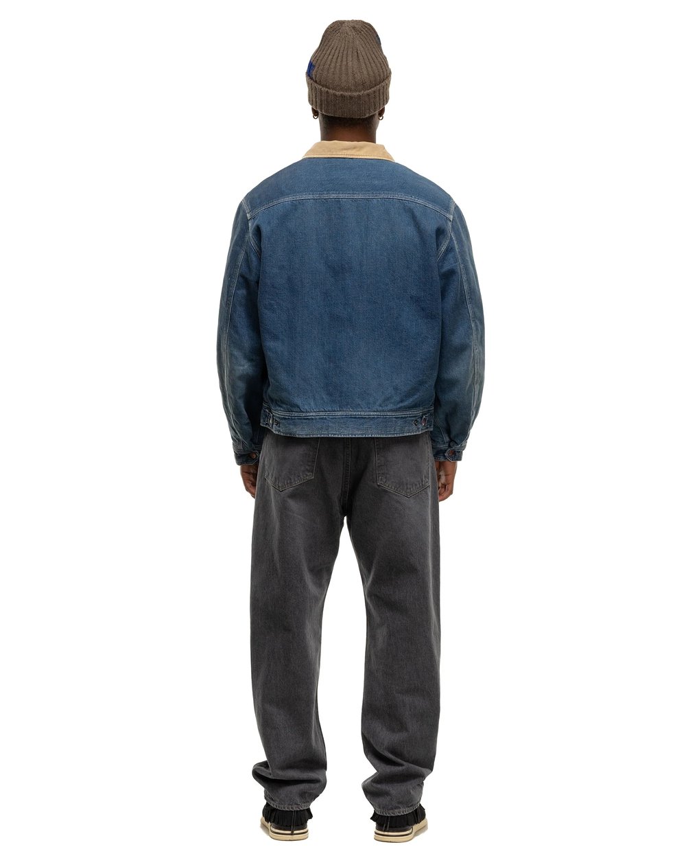 Veste en jean personnalisable au design distinctif 