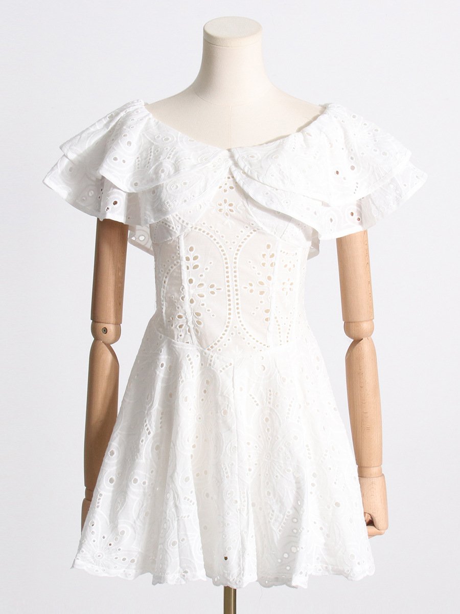 Vestido floral con hombros descubiertos Breezy