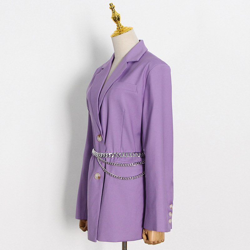Lavender Luxe: Blazer adornado con cadenas 
