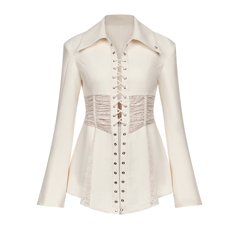 Elegancia con cordones: elegante blazer color marfil con detalles de encaje transparente 