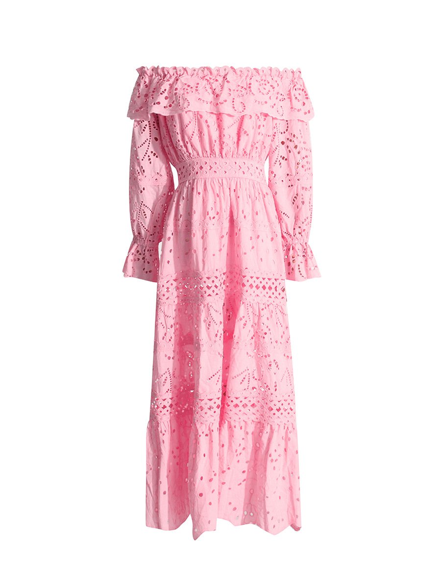 Vestido largo con hombros descubiertos y encaje etéreo