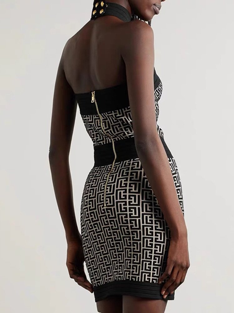 Vestido ajustado con espalda descubierta y cuello halter elegante 