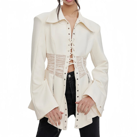 Elegancia con cordones: elegante blazer color marfil con detalles de encaje transparente 