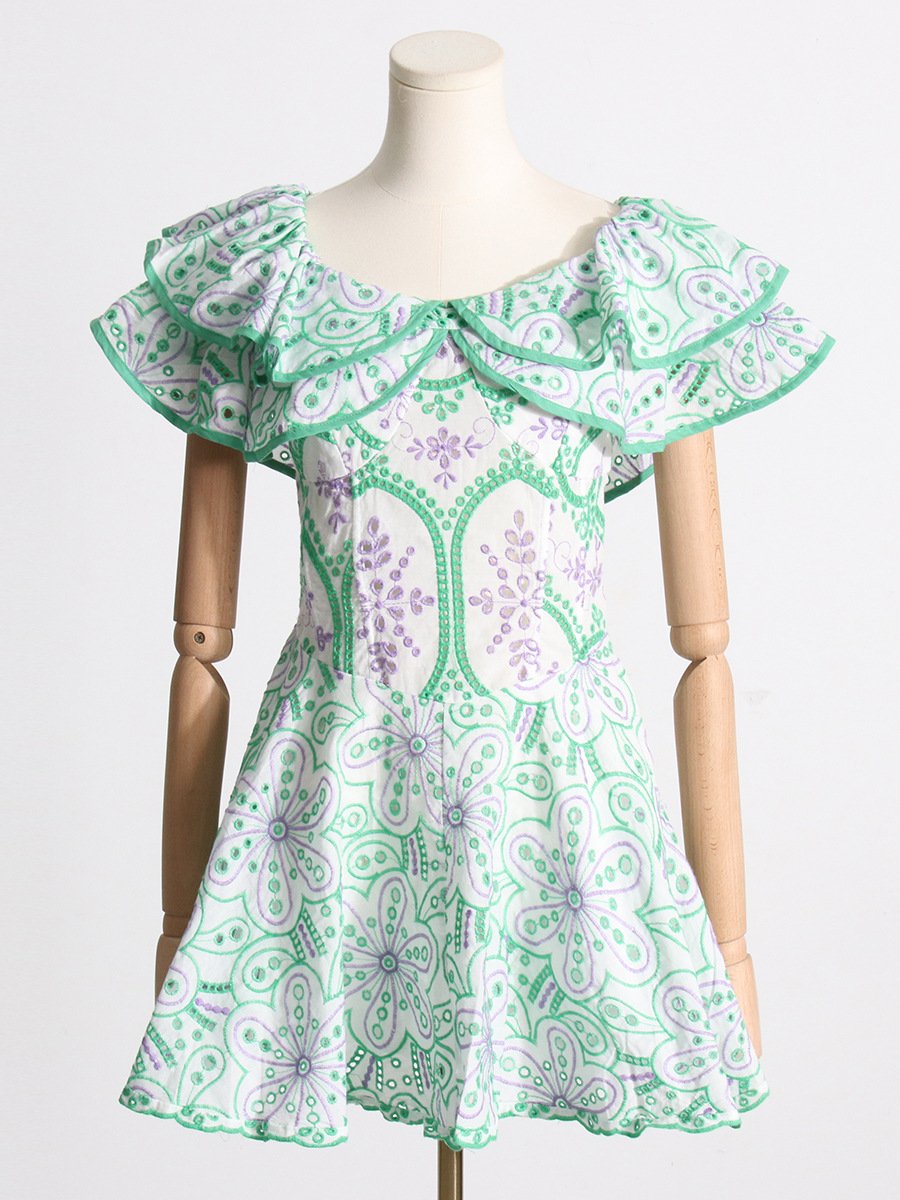 Vestido floral con hombros descubiertos Breezy