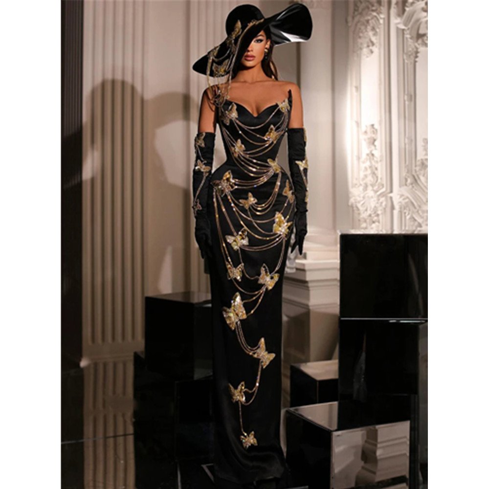 Vestido con cadena y cuentas de mariposa bordadas