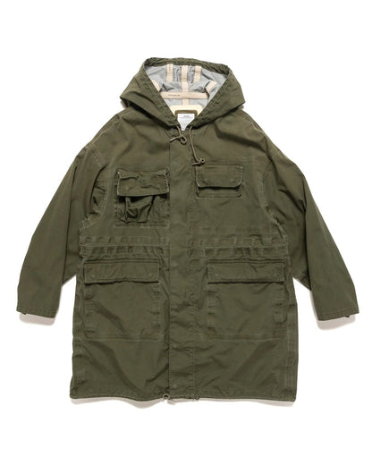 Explorador urbano: resistente parka verde oliva con diseño de múltiples bolsillos 