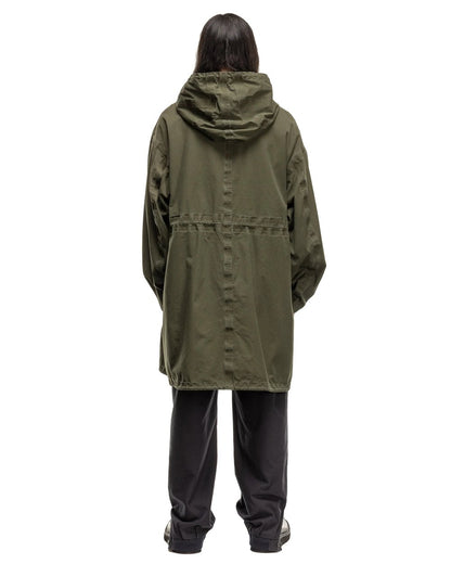 Explorador urbano: resistente parka verde oliva con diseño de múltiples bolsillos 